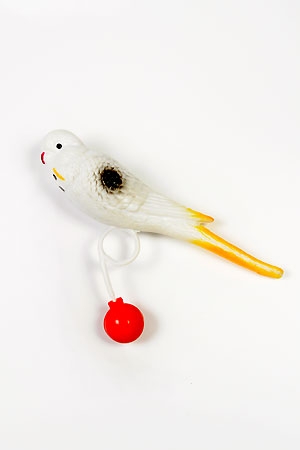 beeztees 010326 игрушка для птиц попугай пластиковый на кольце 15см